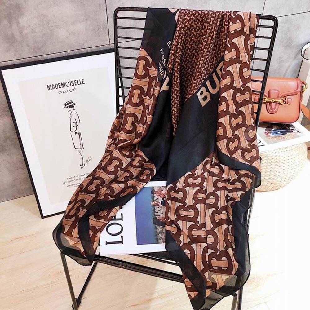 Bv*b*rry Scarf